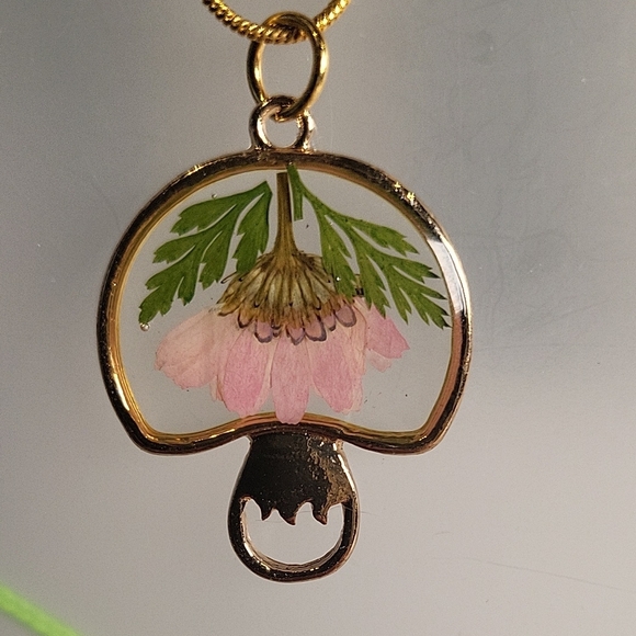 Elegant Gold Pendant with Pink and Green Floral Design - Picture 1 of 1